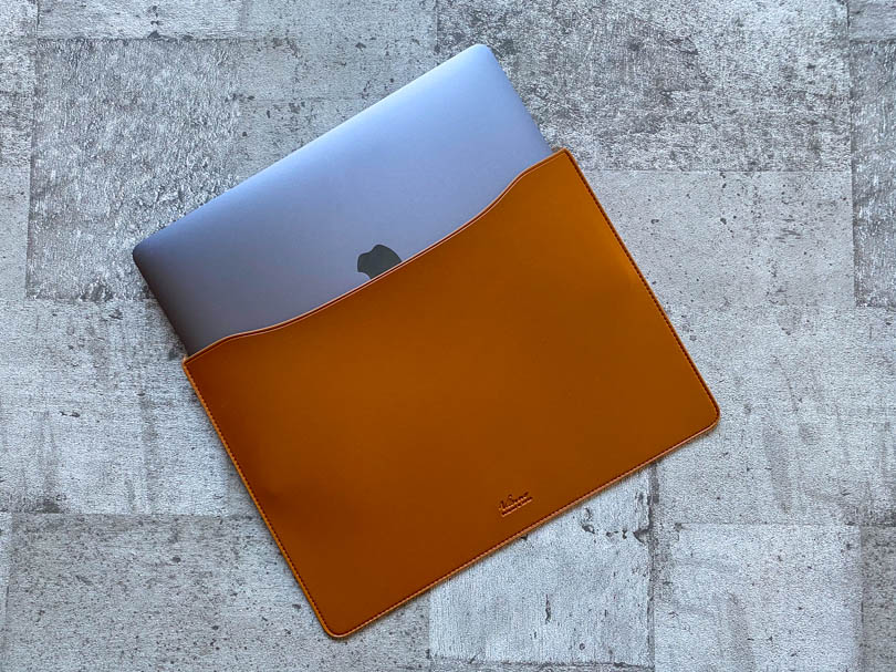 【エレコム レザースリーブケースレビュー】MacBookに最適な質感の高いケース